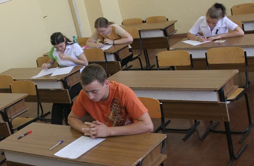 Mii de elevi se află în examen, la ultima probă a Bacalaureatului