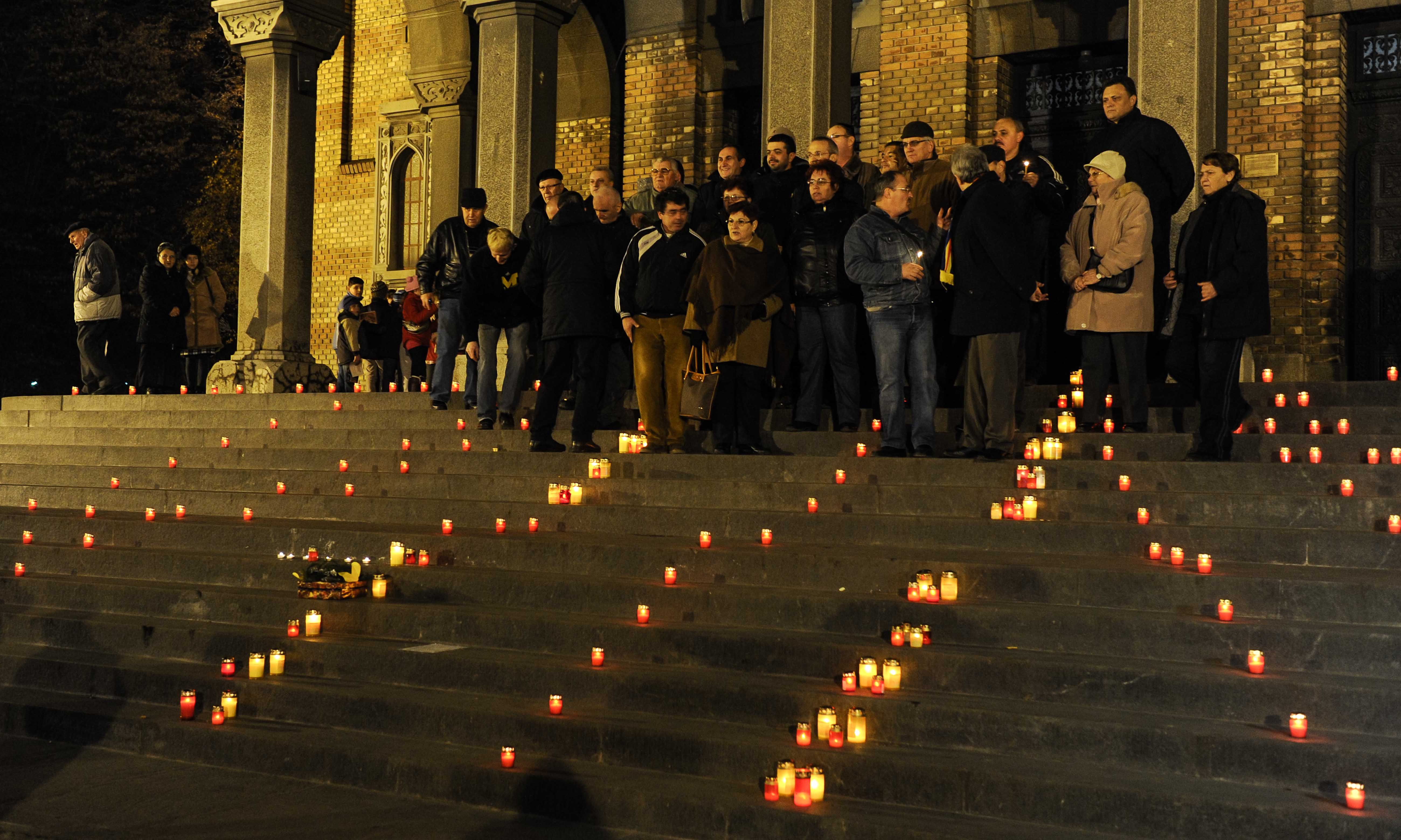 comemorarea eroilor revolutiei cazuti pe treptele catedralei 13