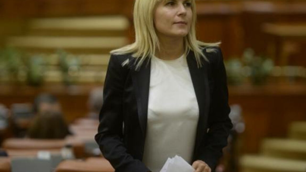 Reproduce Unauthorized Walnut Elena Udrea merge la puşcărie! A fost condamnată definitiv la şase ani de  închisoare/Update.Udrea a fugit din nou din ţară/Update2. Capturată în  Bulgaria