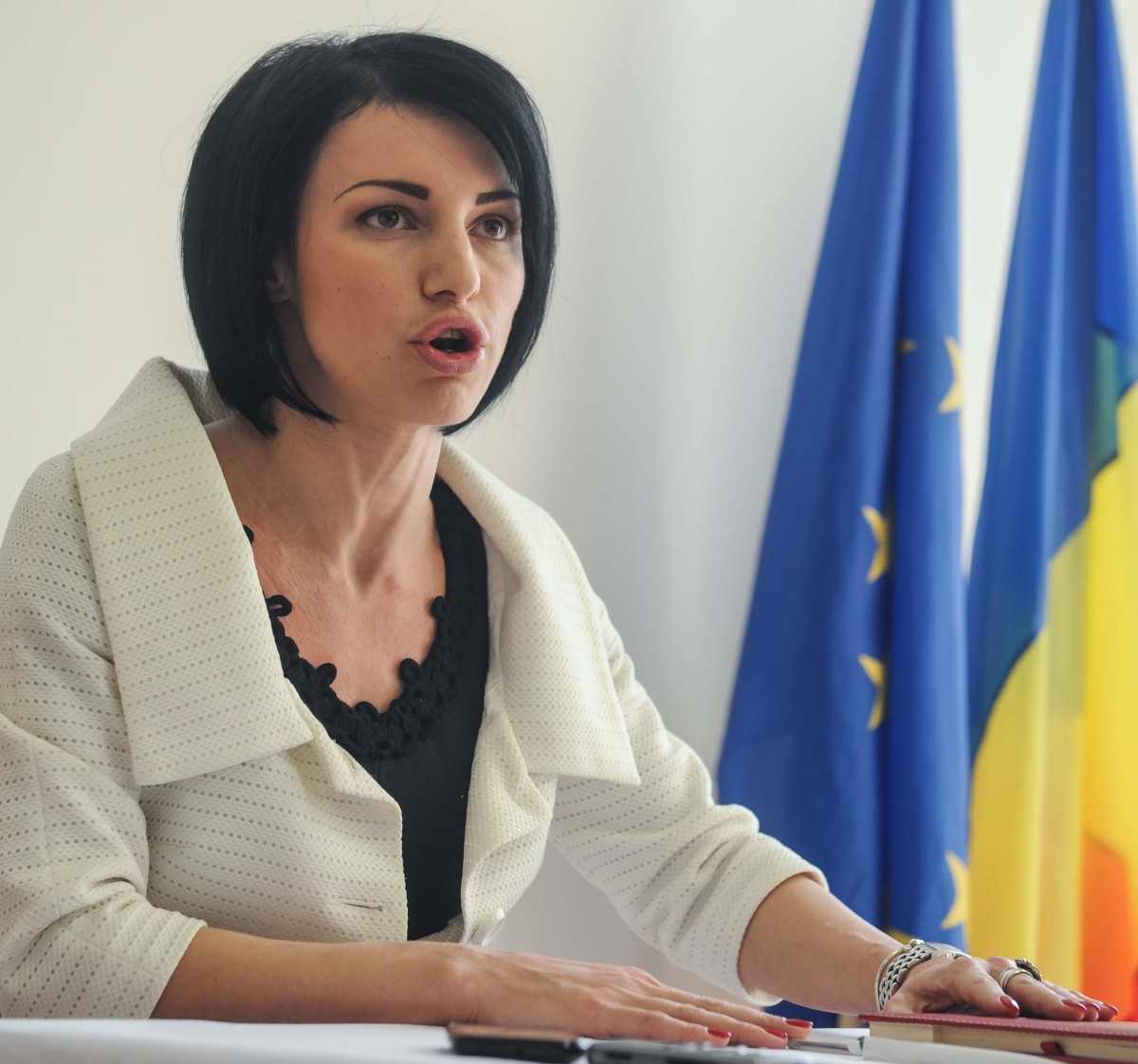 Roxana Iliescu este oficial membră a Pro România