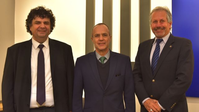 De la stânga la dreapta, conf.dr.ing. Florin Drăgan, ambasadorul Mexicului E.S. Jose Guillermo Ordorica Robles și prof. dr. ing. Marius Oteșteanu