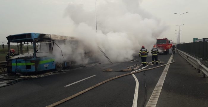 Autobuz în flăcări pe Autostrada A1
