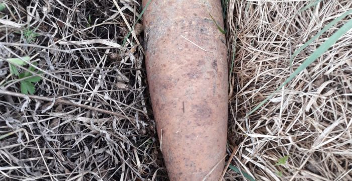 Proiectil exploziv, descoperit de un bărbat care muncea pământul