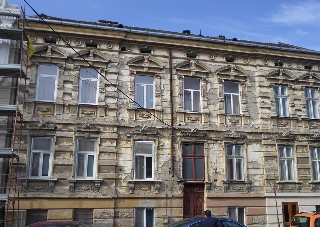 Sute de amenzi pentru proprietarii clădirilor din Timișoara aflate în stare avansată de degradare
