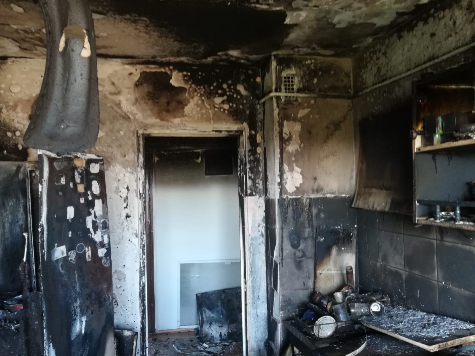 Apartament distrus de flăcări în Arad