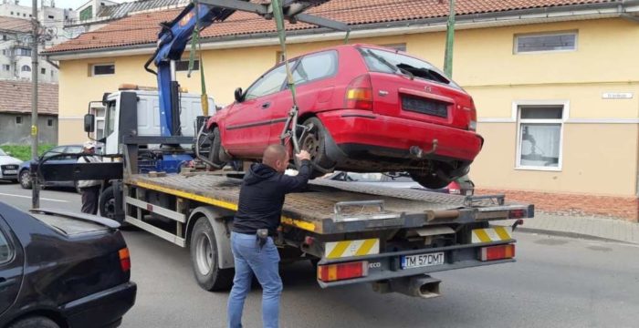 Sute de locuri de parcare din Timișoara au fost eliberate de polițiștii locali