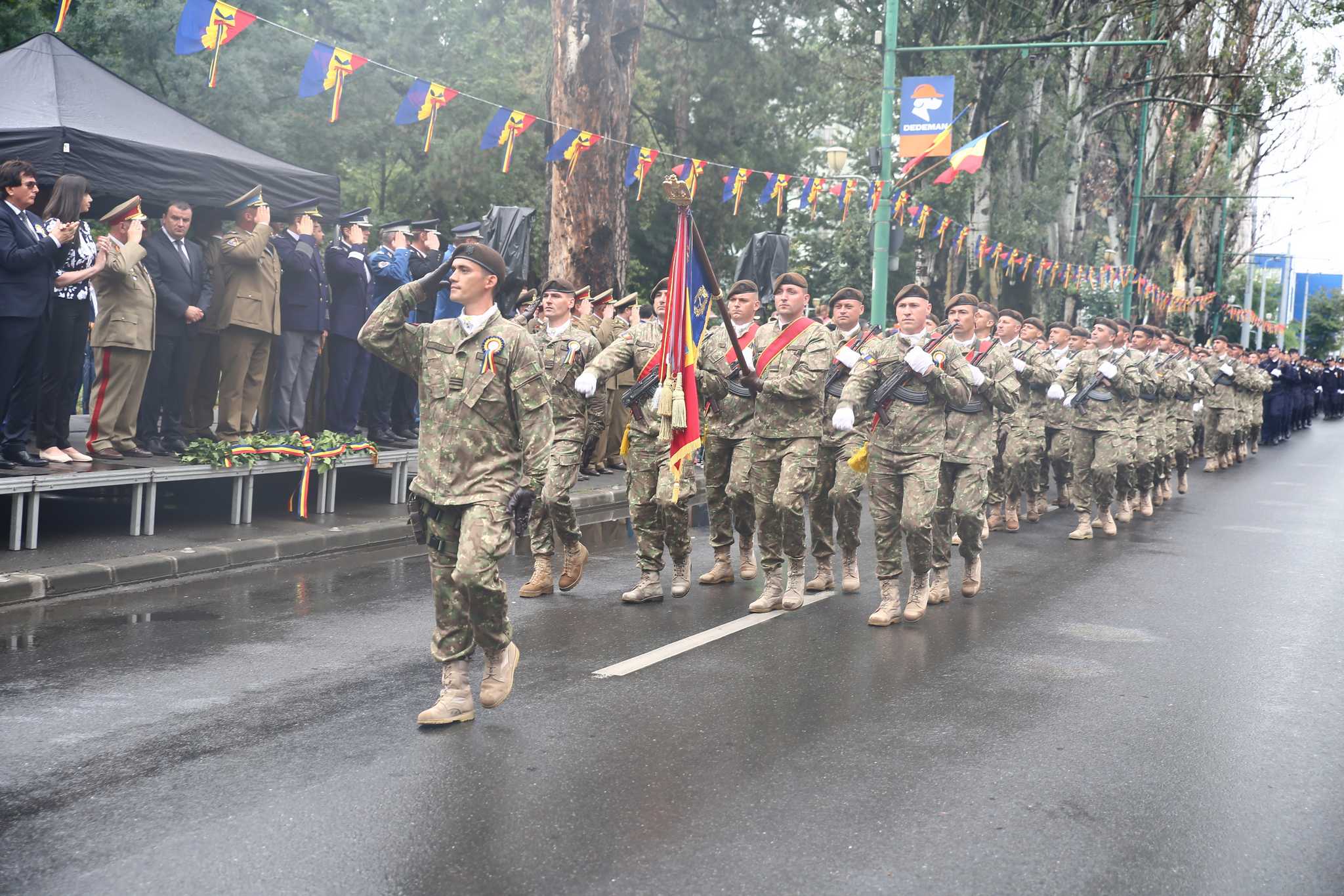 Parada militara Centenarul intrarii trupelor romanesti in Timisoara